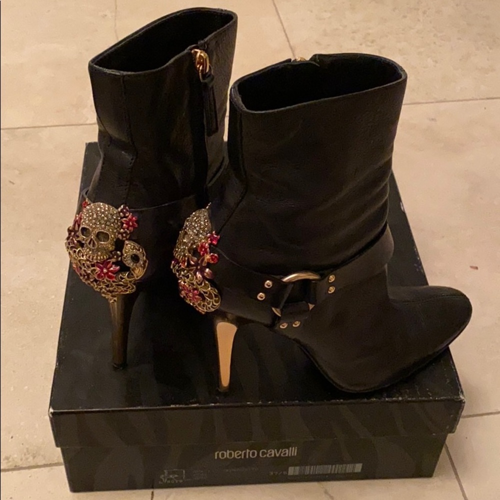 Roberto Cavalier size 37.5 black ankle boot